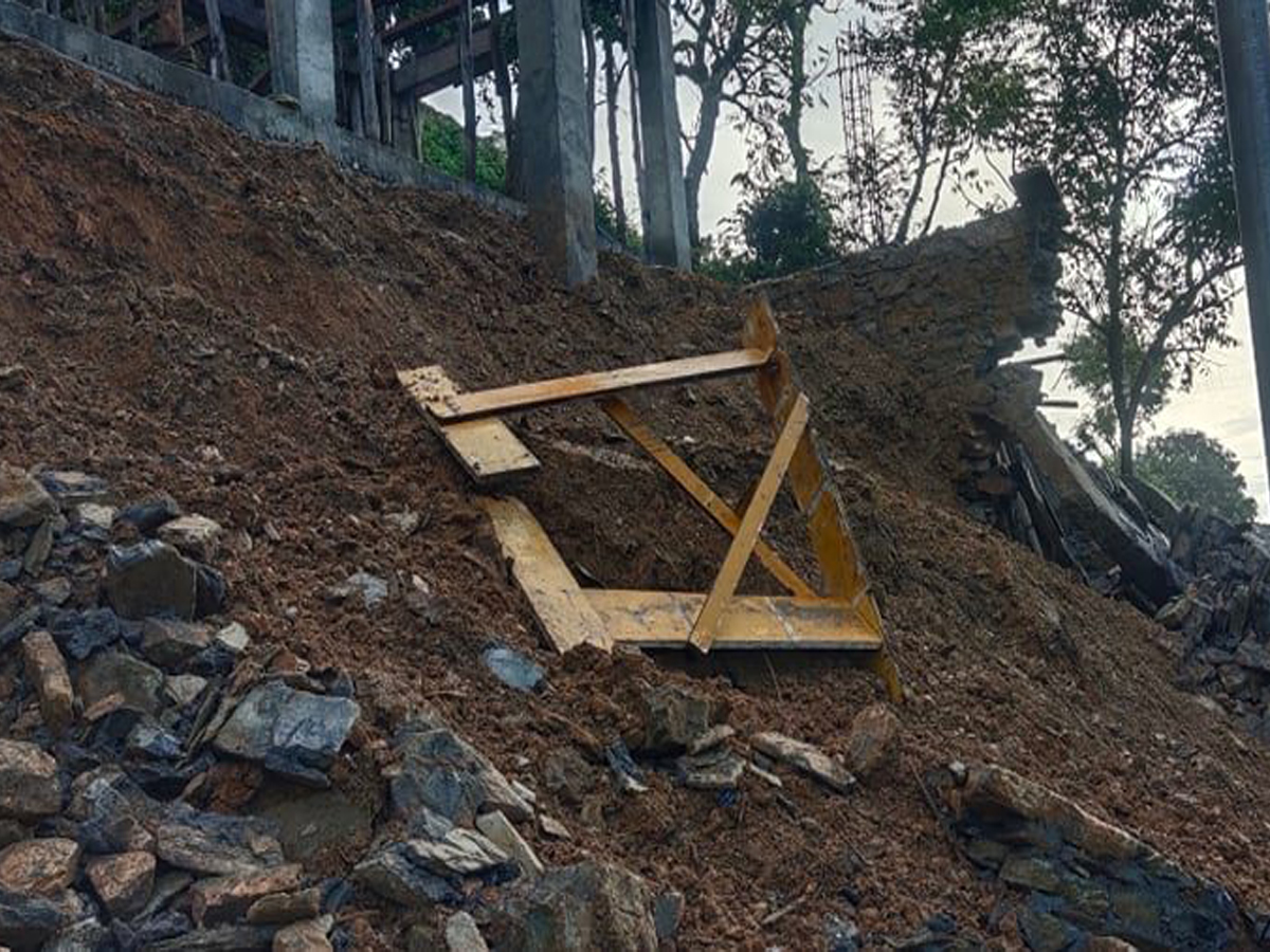 बैतडीको गढीमा पहिरोले निर्माणाधिन एक घर क्षतिग्रस्त